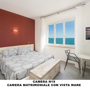 https://al-mare-monterosso-al-mare.hotelitalianriviera.com